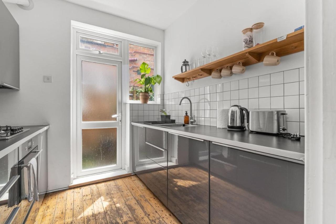 Guestready - A Beautiful With Garden Apartment London